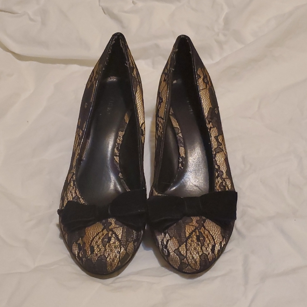 Lace kitten heels